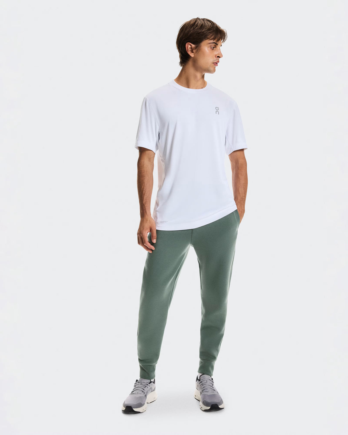 Jogging On Core Focus Tech Sweatpants Olive
