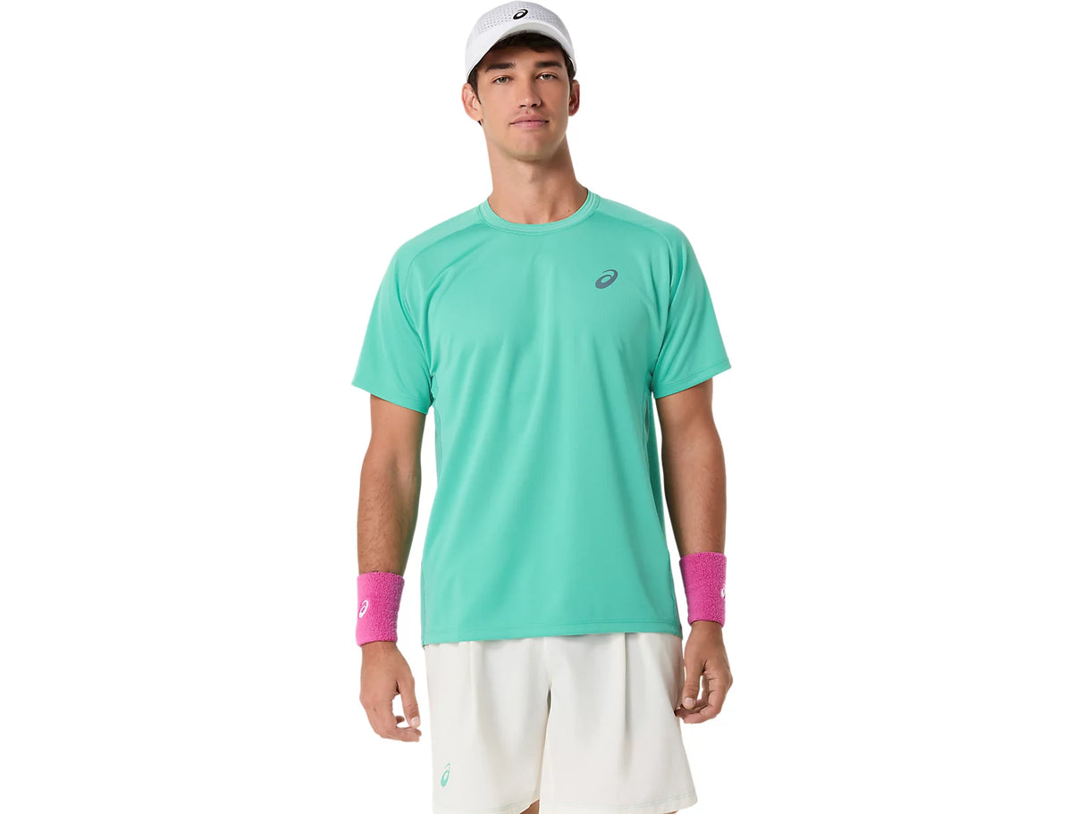 Tee-shirt de padel pour hommes Asics Game SS Top en vert Aurora, tissu léger et respirant, porté sur un mannequin.
