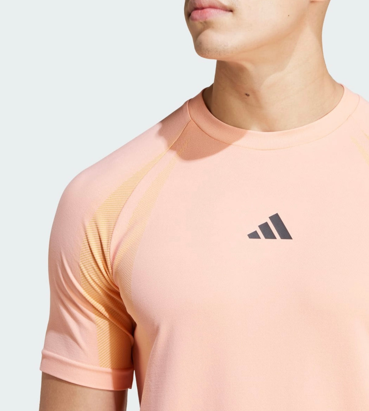 Tee Shirt Adidas FreeLift ergonomique et moderne