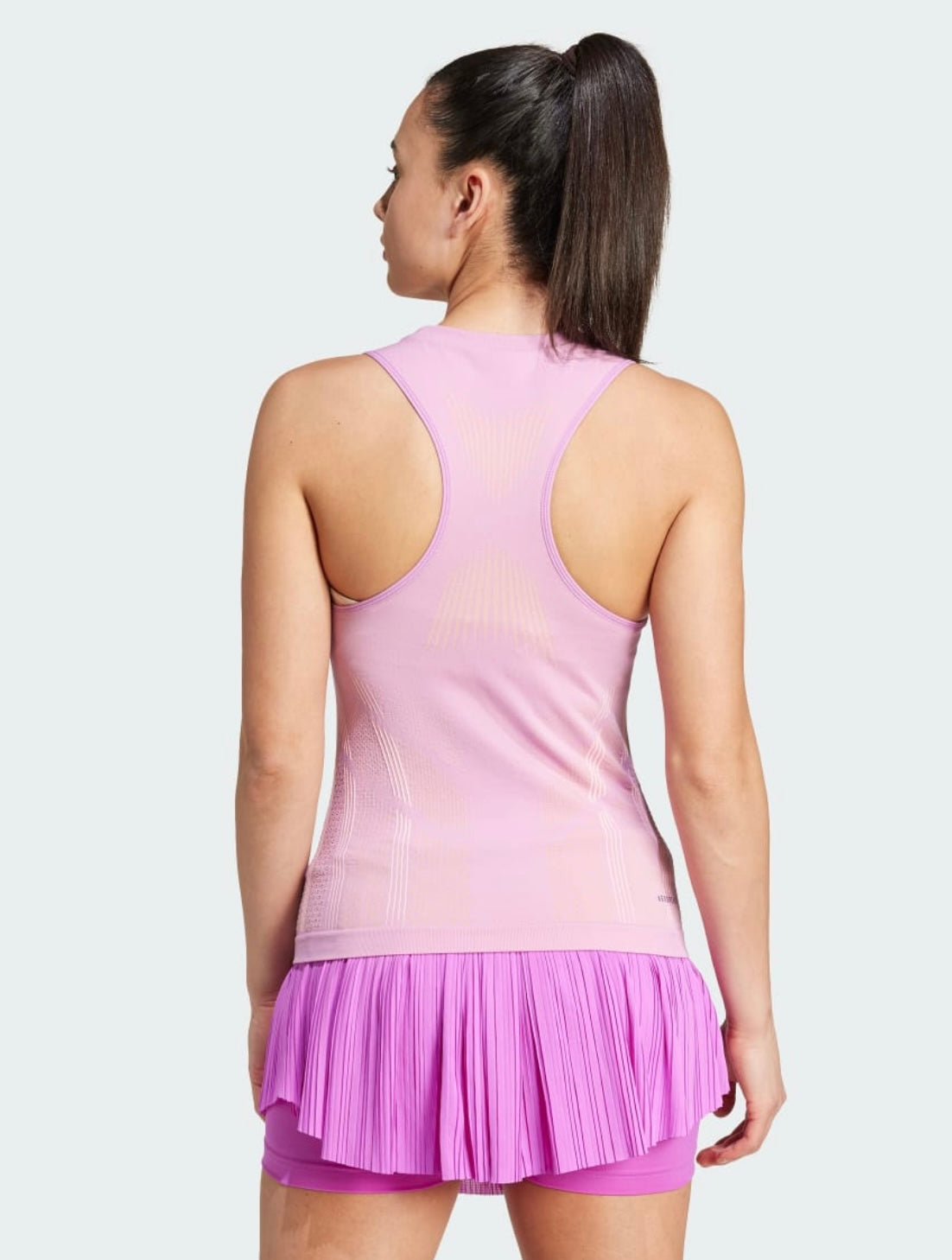 Débardeur Adidas Y Tank Pro porté sur terrain