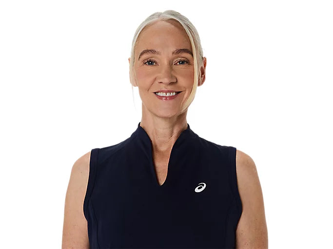 Débardeur Asics Court Tank Midnight en mouvement