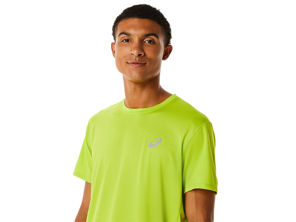 Détail du tissu respirant du Tee Shirt Asics Jaune