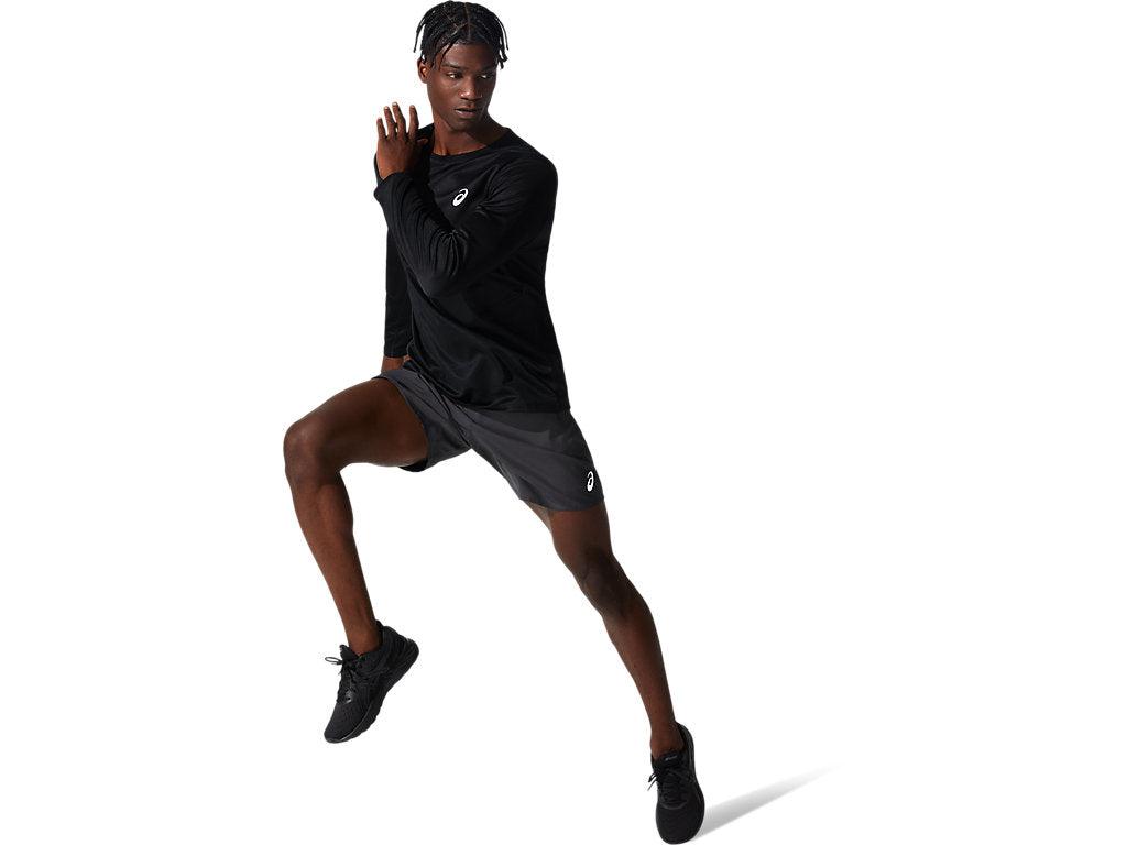 Tee Shirt LS Black porté pendant une activité sportive