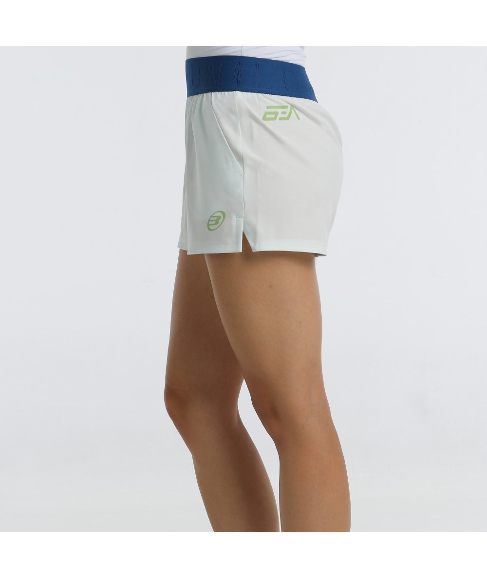 Short sportif Bullpadel Berbi Hielo en action