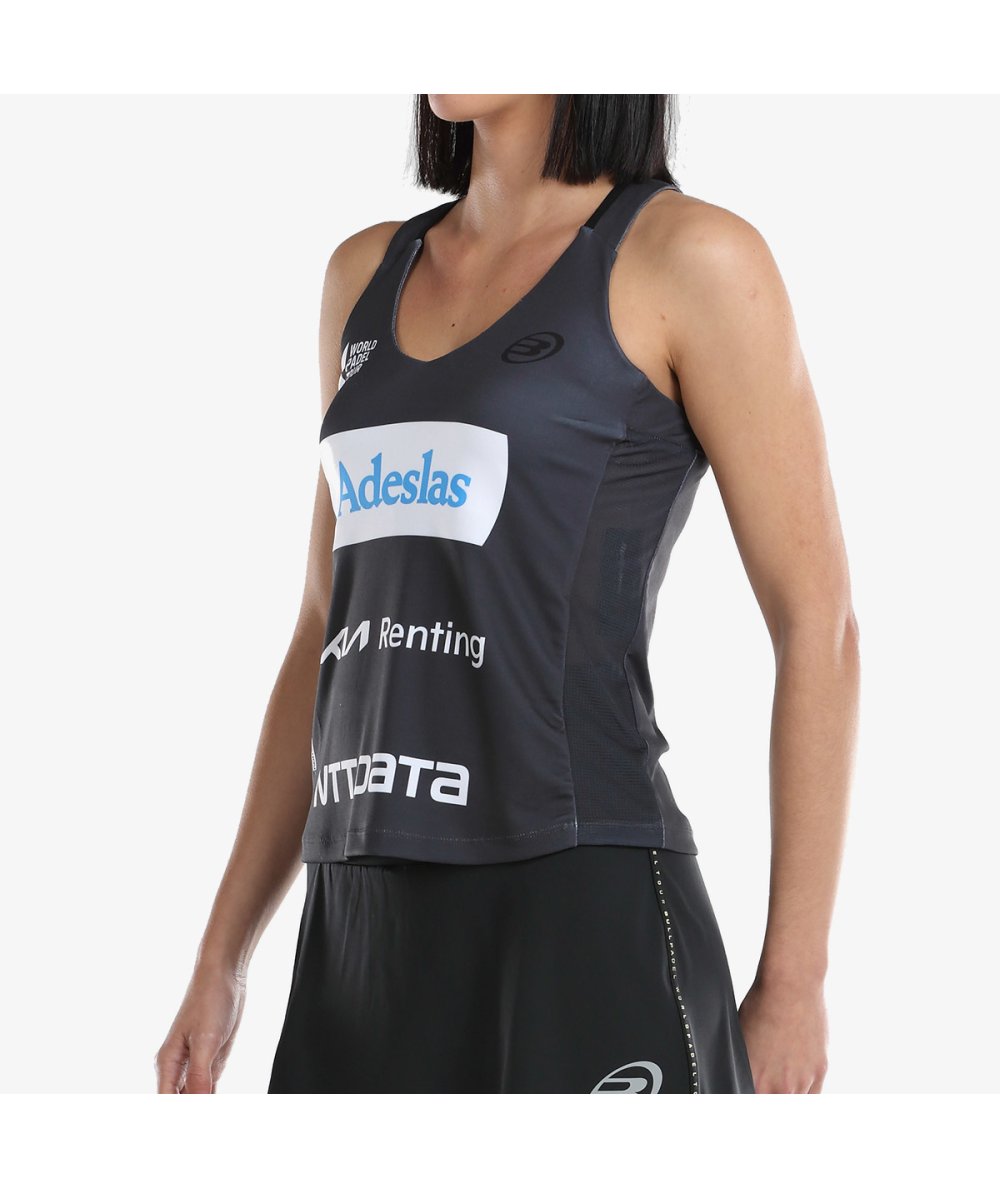 Ale Salazar portant le débardeur Bullpadel Orlas