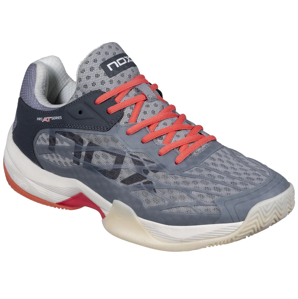 Détail du tissu et finition des chaussures Nox AT10 LUX