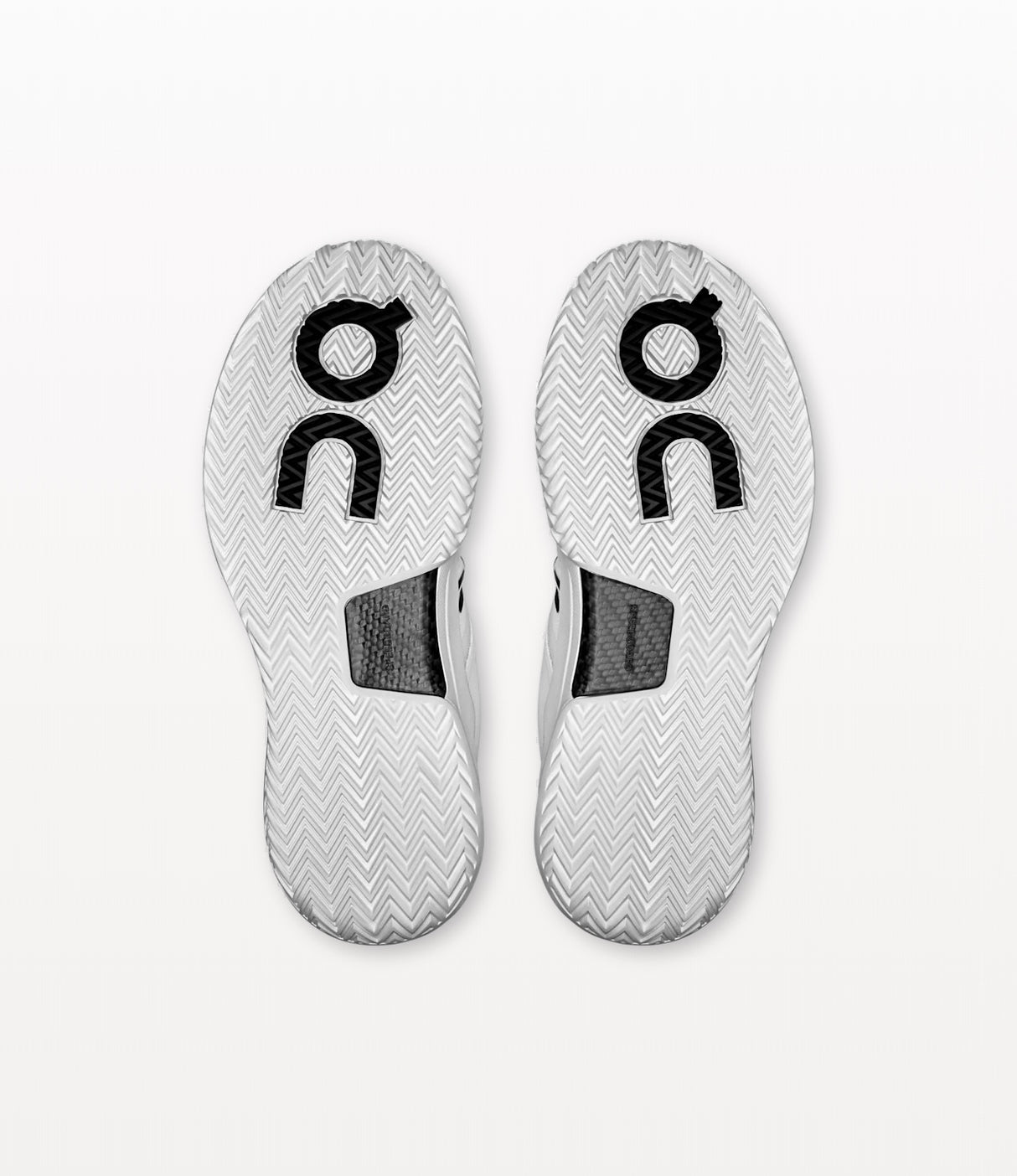 Chaussures de padel pour femmes ON THE ROGER Pro 2, modèle tout blanc, avec semelle et design sportif visible.