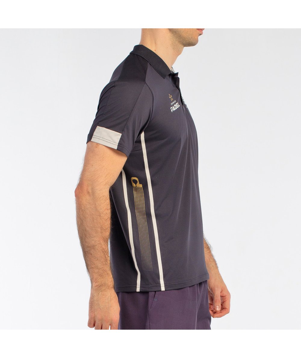 Polo Bullpadel Bogue Carbon porté sur le court