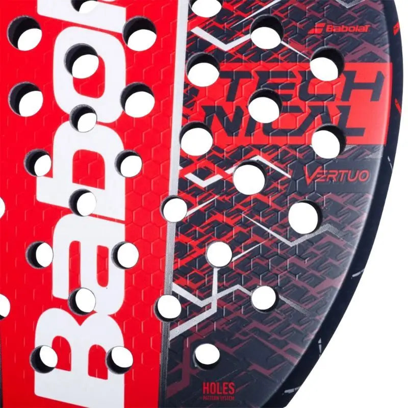 Joueur utilisant la Pala Babolat Technical Vertuo 2.5 en match de padel