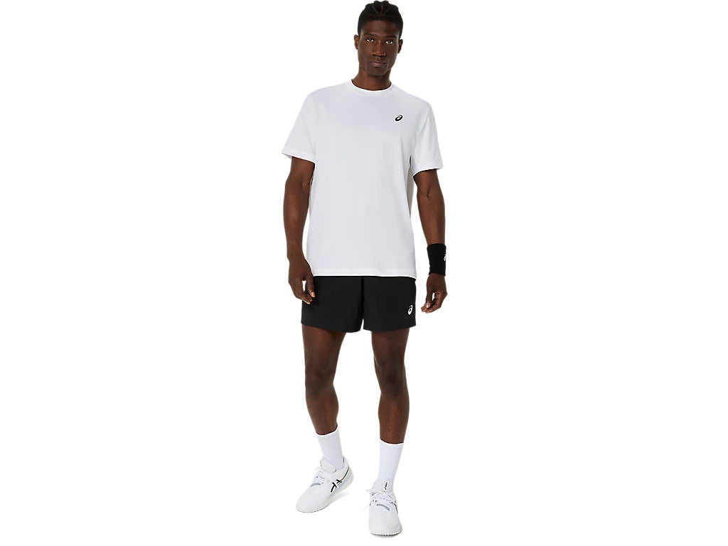 Short Asics Court Performance Black porté sur le terrain