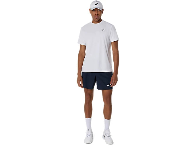 Short Asics Court Short Midnight porté sur le terrain