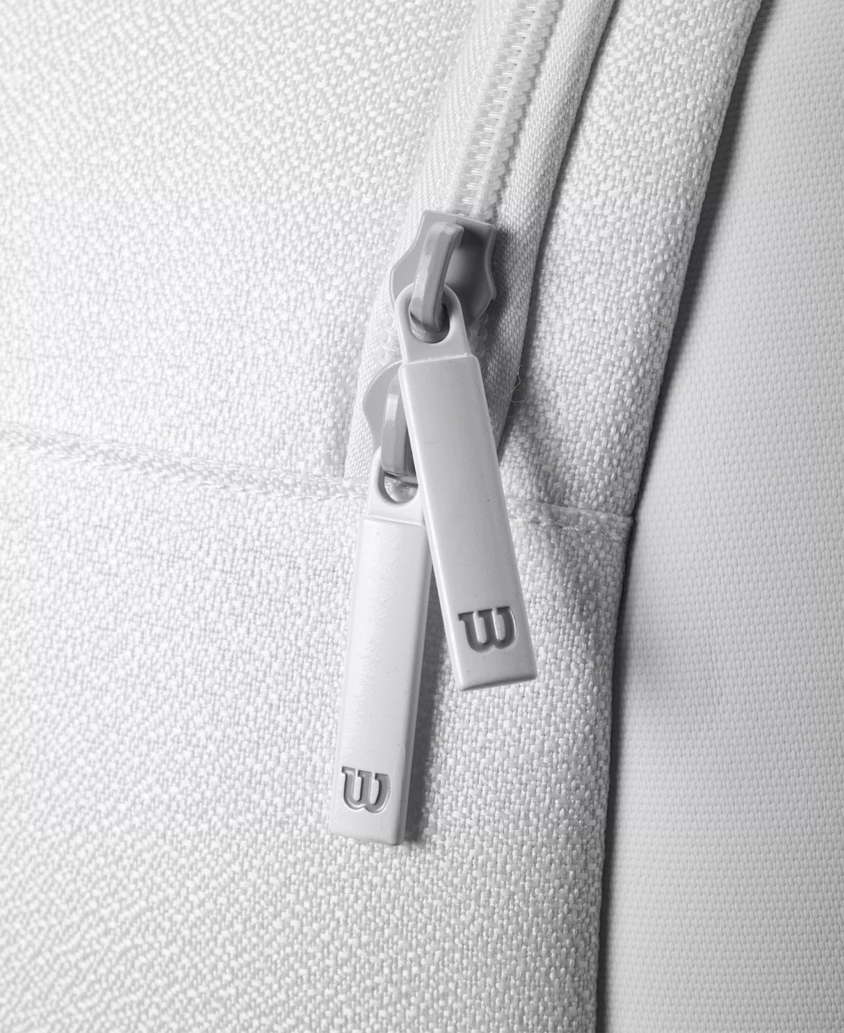 Sac Wilson Bela Super Tour DNA en action, transport de raquettes et accessoires