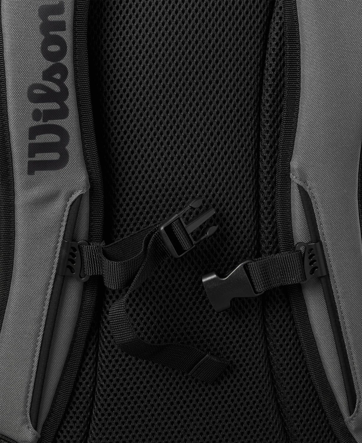 Détails des bretelles rembourrées et ergonomiques du sac Wilson