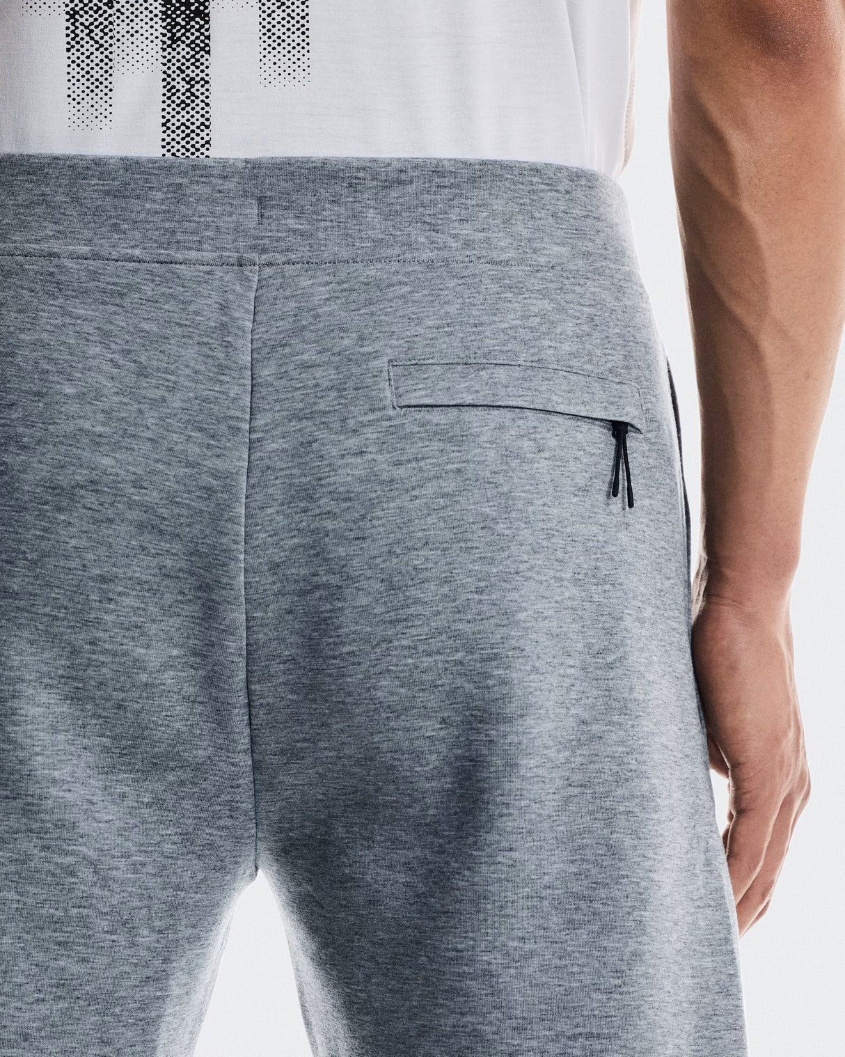 Jogging On Core Focus Tech Sweatpants Basalt