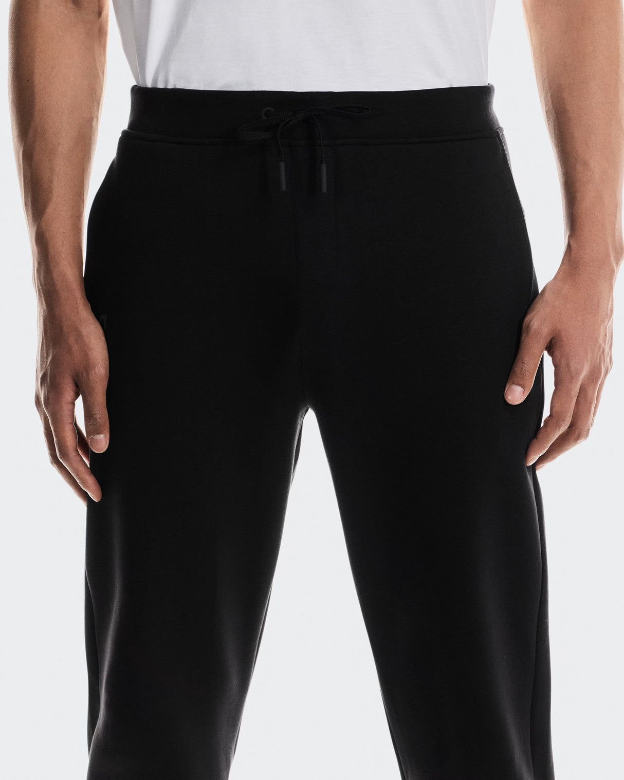 Jogging On Core Focus Tech Sweatpants Black