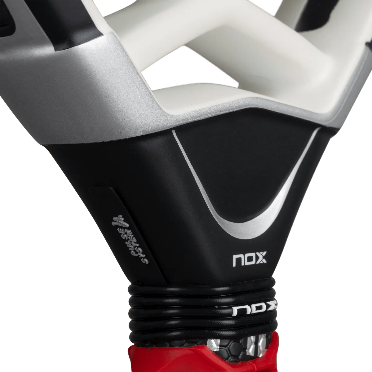 Raquette de padel Nox AT10 Luxury Genius Attack 18K Alum 2026 by Agustín Tapia