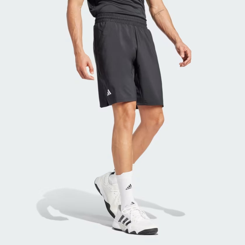 Short Adidas 3 bandes offrant liberté de mouvement et style