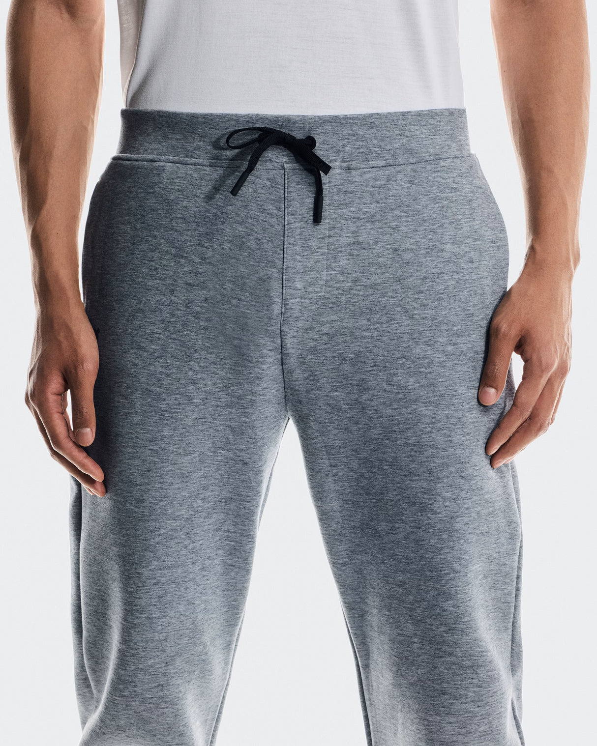 Jogging On Core Focus Tech Sweatpants Basalt