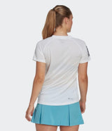 Détail du tissu respirant du tee shirt Adidas Club White