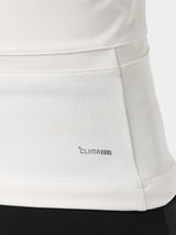 Joueuse portant le Débardeur Adidas Y Tank Midi White sur le terrain de padel