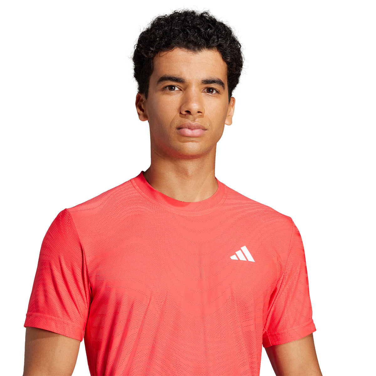 Détail matière et couture du Tee Shirt Adidas Freelift Lucid Red