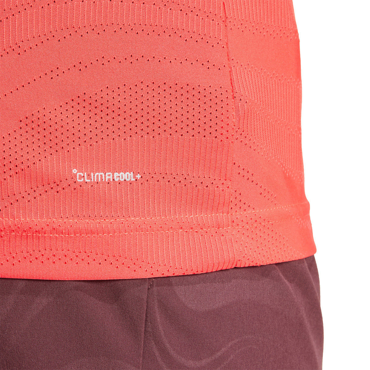 Profil Tee Shirt Adidas Freelift Lucid Red pour liberté de mouvement