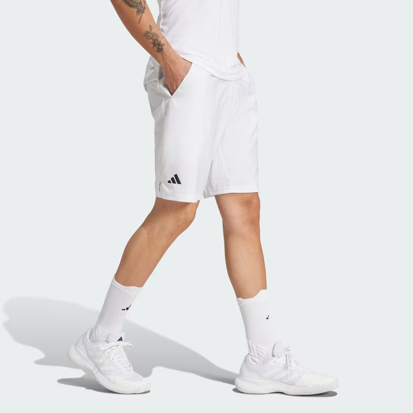 Short Adidas 3 bandes offrant liberté de mouvement et style