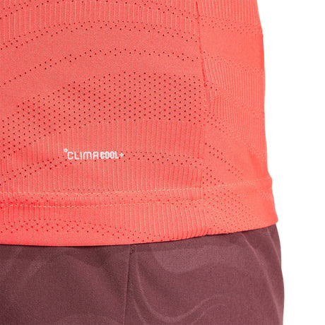 Profil Tee Shirt Adidas Freelift Lucid Red pour liberté de mouvement