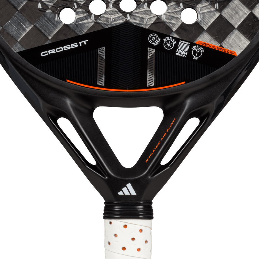 Raquette Adidas Cross It 3.4 en action sur le terrain