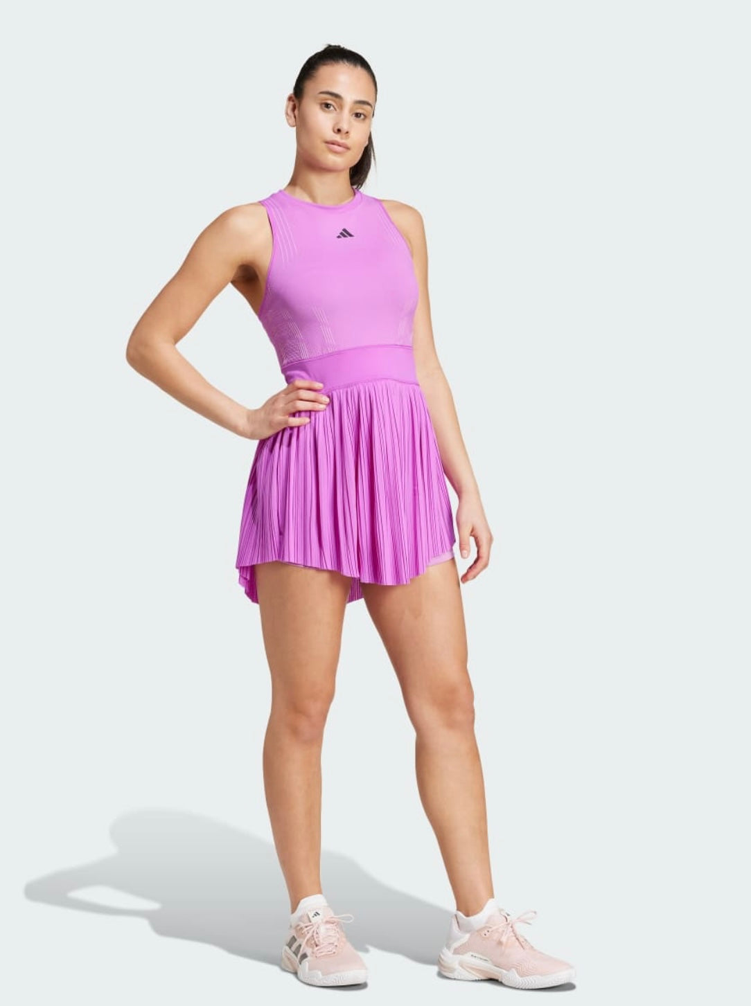 Coupe ergonomique et style Robe Adidas Pro