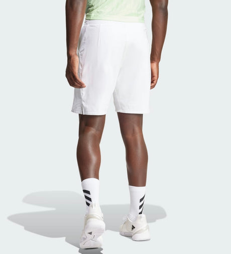 Détail tissu respirant Short Adidas
