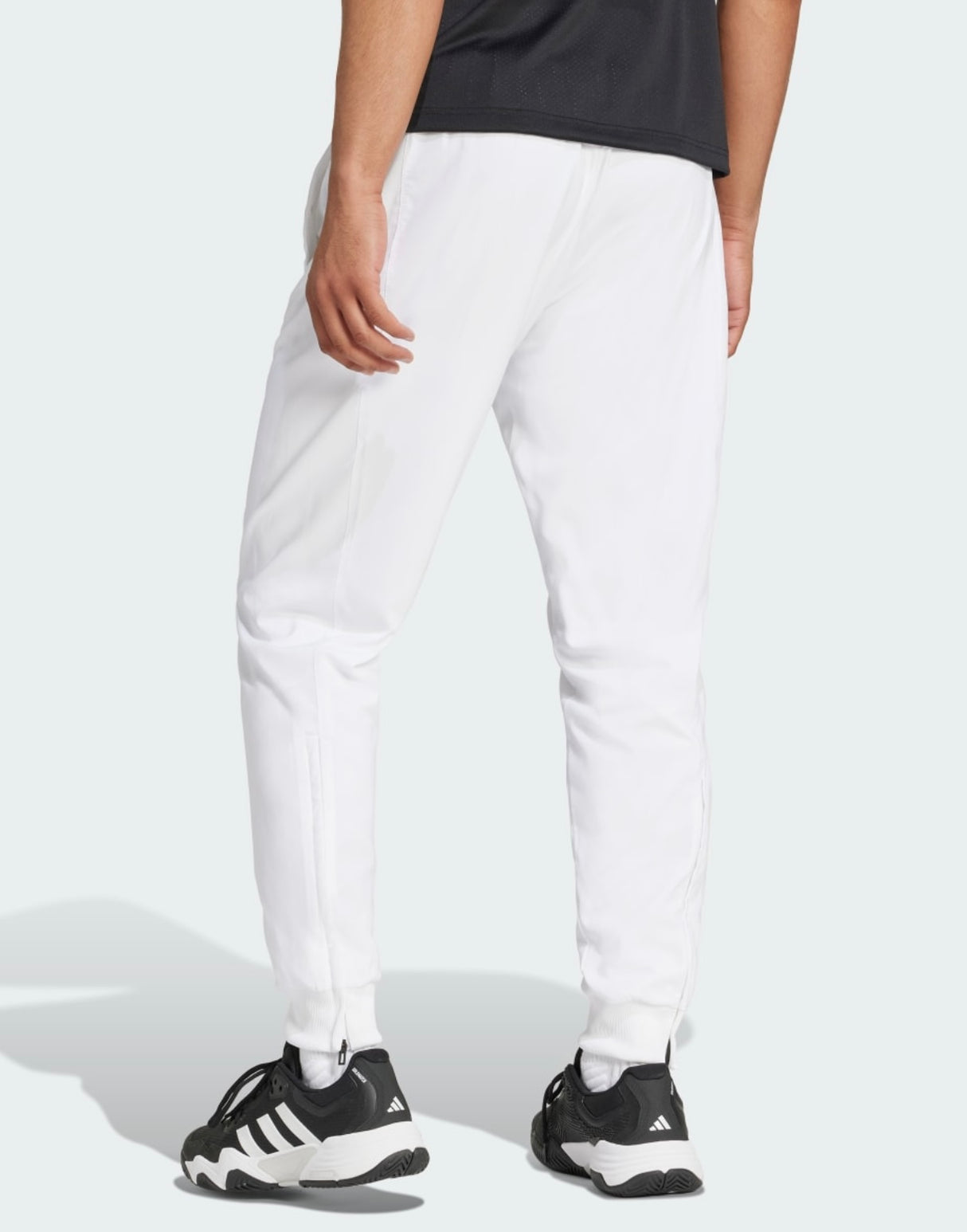 Pantalon Adidas Walk On porté sur terrain