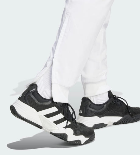 Coupe ergonomique et moderne Adidas Walk On