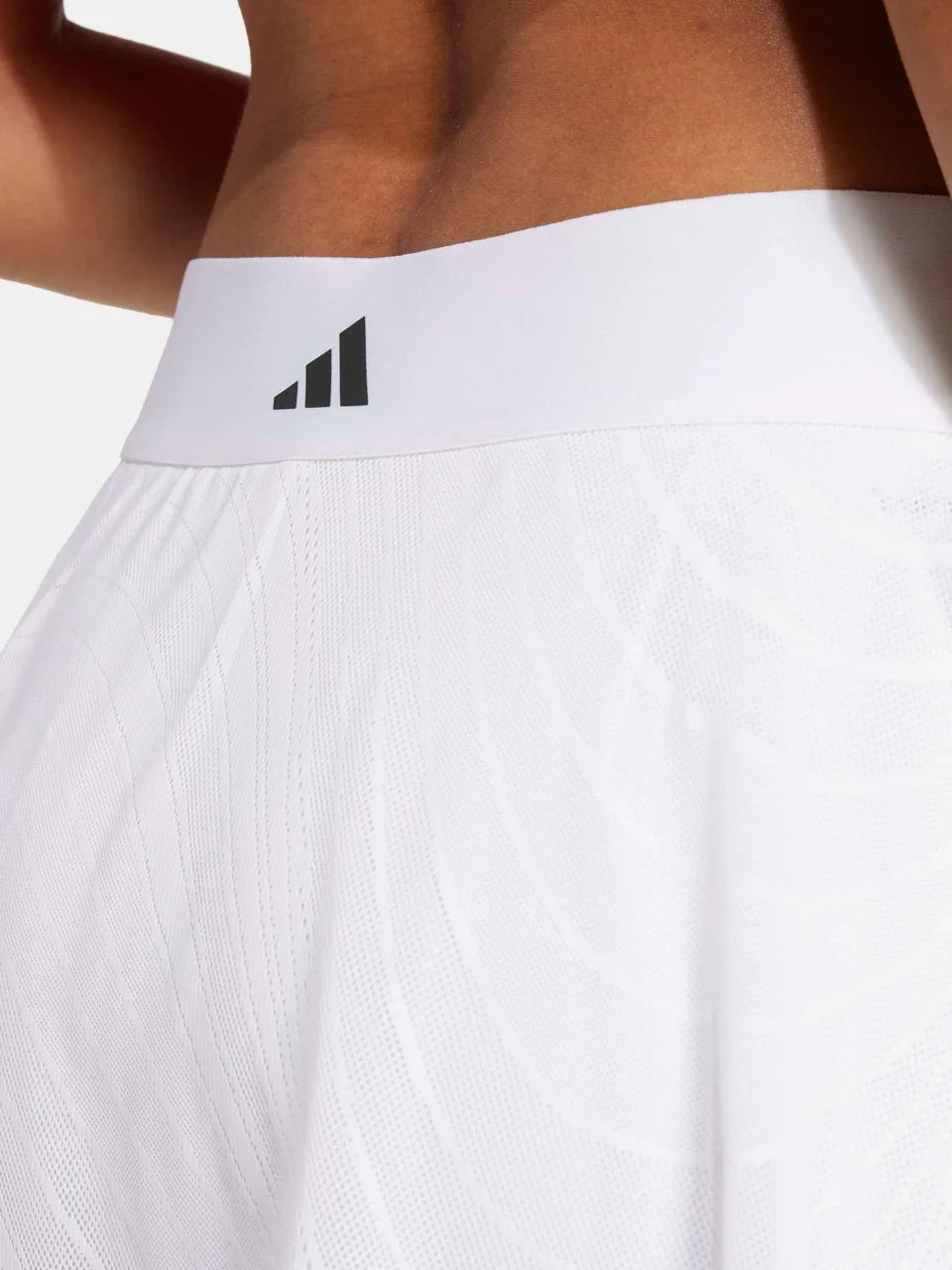 Détail matière et couture de la Jupe Adidas Wow Blanc