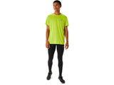ee Shirt Asics Jaune porté pendant une activité sportive