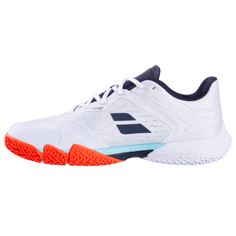 Chaussures de padel Babolat Jet Premura 3 pour hommes, blanc et orange, avec semelle antidérapante et design sportif.