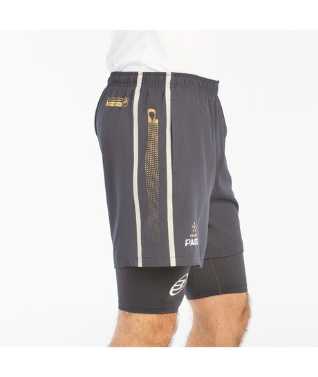 Short Bullpadel Barde Carbon porté sur le court