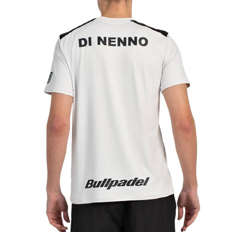 Joueur portant le Tee Shirt Bullpadel Di Nenno Gris Perla en match