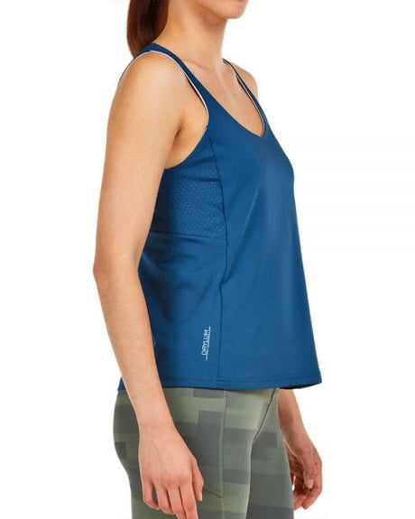 Débardeur Bullpadel Oroso Bleu sur le court de padel