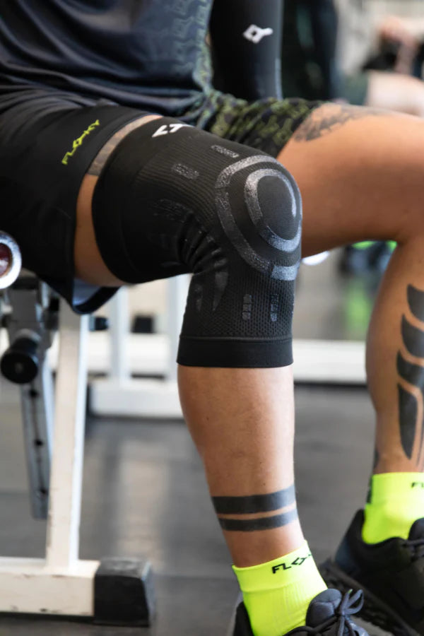 Genouillère Floky Support Noir, accessoire de maintien pour le genou, avec design ergonomique et matiere résistante.
