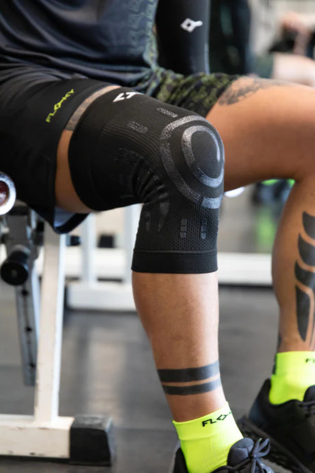 Genouillère Floky Support Noir, accessoire de maintien pour le genou, avec design ergonomique et matiere résistante.