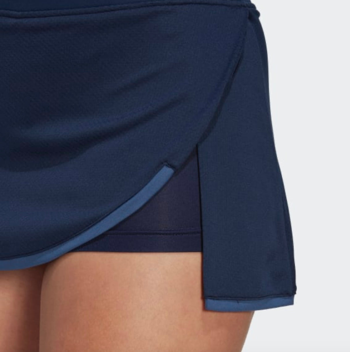 Tissu léger et respirant de la Jupe Adidas Marine