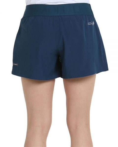 Jupe Bullpadel Oleiros Bleu sur le court de padel