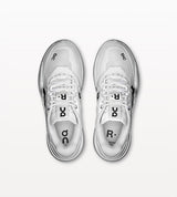 Chaussures de padel pour femmes ON THE ROGER Pro 2, couleur blanche, vue de côté, design sportif et moderne