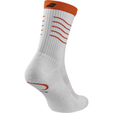 Chaussettes de padel Babolat Lebron blanches, accessoires de sport pour jouer au padel, par Padel Avenue.