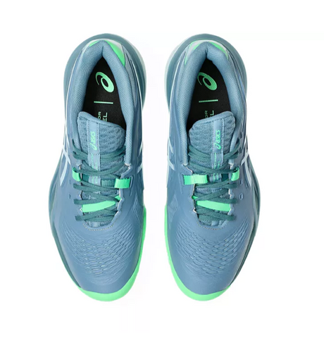 Chaussures de padel Asics Gel Resolution X Padel Saba Blue pour hommes, vue de côté avec détails en bleu et semelle antidérapante.