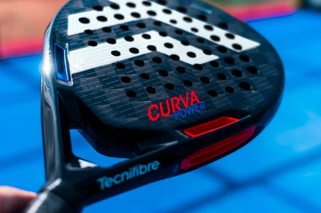 Pala Tecnifibre Curva Power zoom sur la prise pour meilleure maniabilité