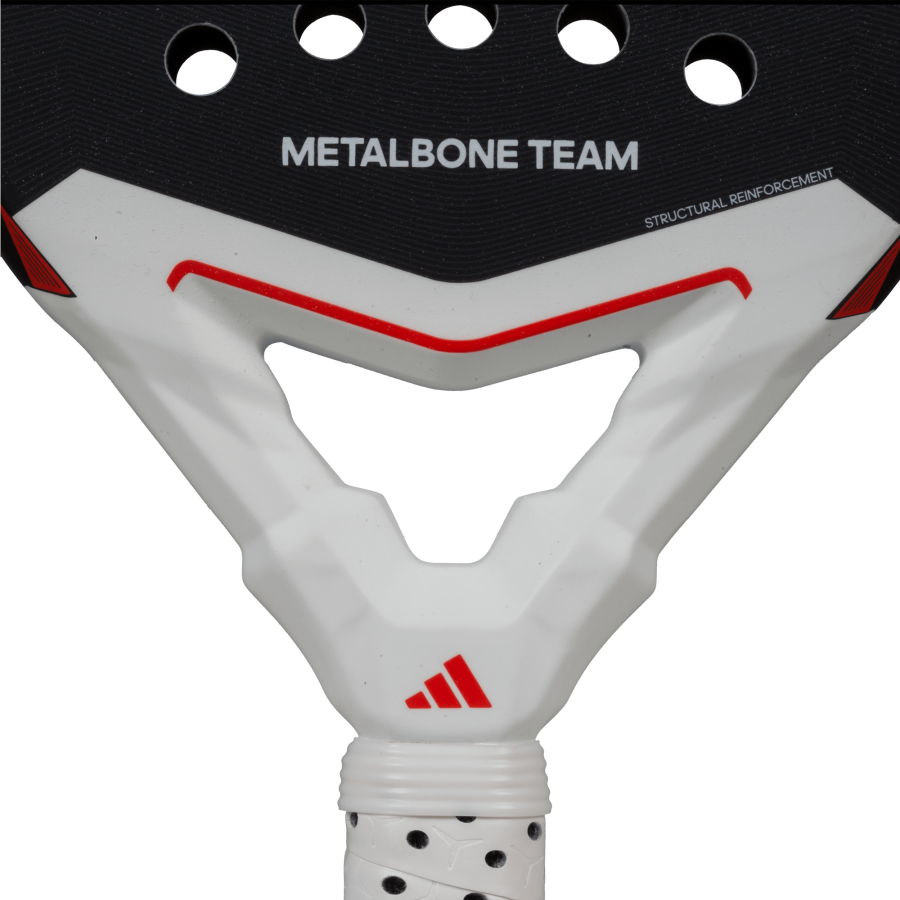 Détail grip Adidas Metalbone Team 3.4