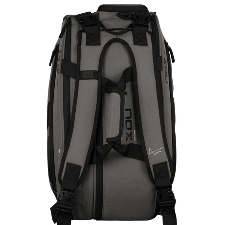 Sac Nox AT10 Team Gris / Noir en action, transport de raquettes et accessoires