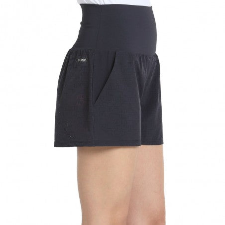 Short Bullpadel Pol Carbon porté sur le court